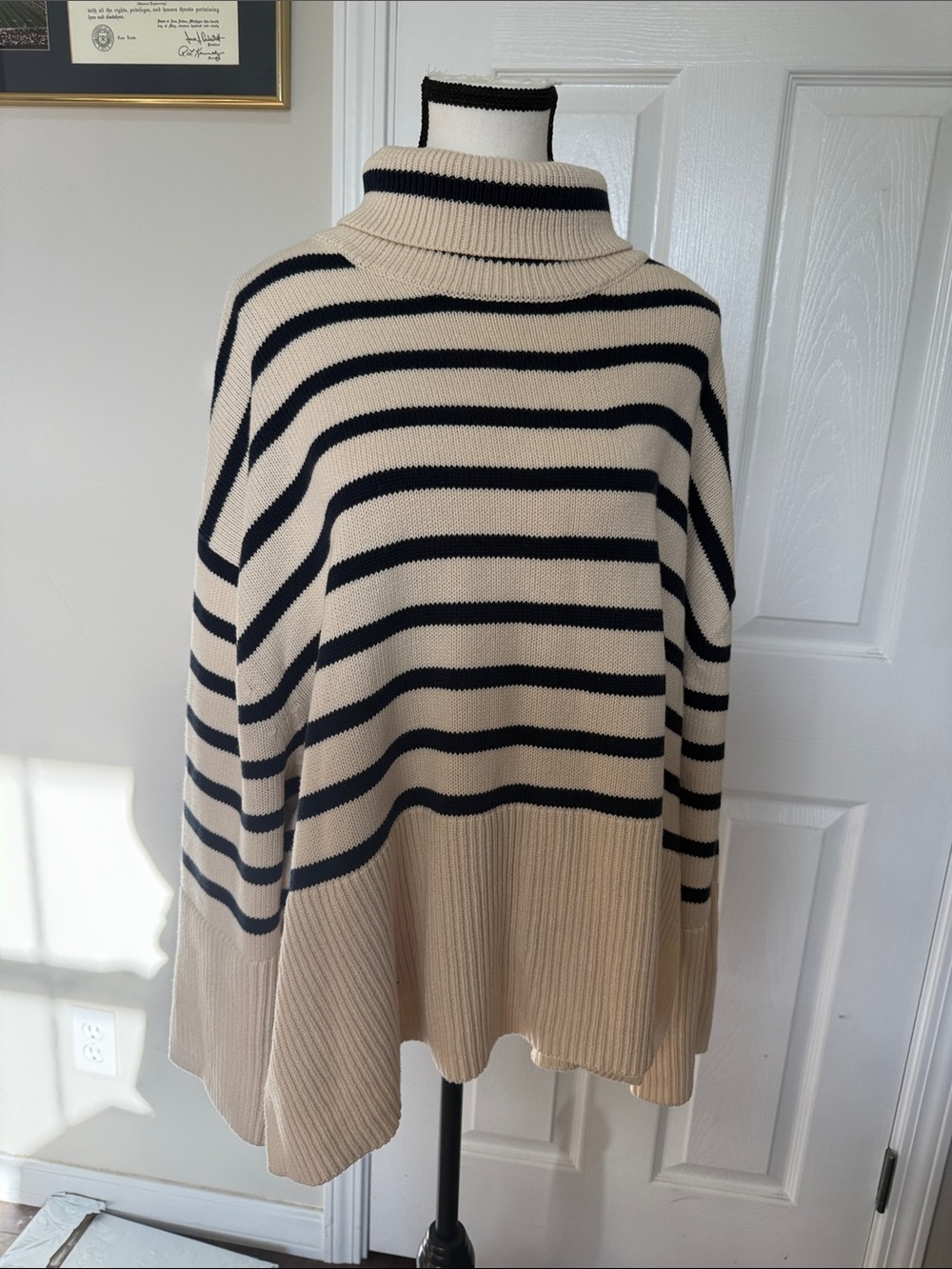 Gap Women’s Striped Turtleneck Boxy Sweater - Beige navy EUC Sz XL split hem